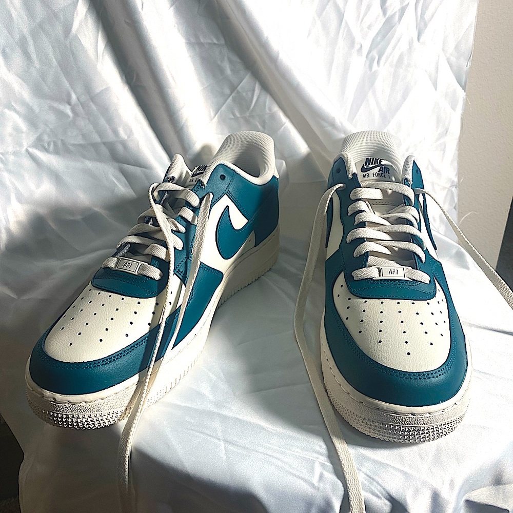 Nike ID Air Force 1’s green and white